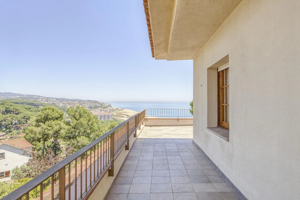 Villa in Arenys de Mar with incredible sea views.