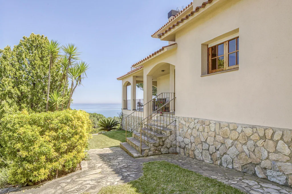 Villa in Arenys de Mar with incredible sea views.