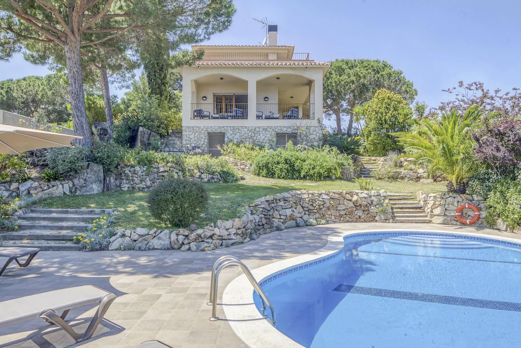 Villa in Arenys de Mar with incredible sea views.