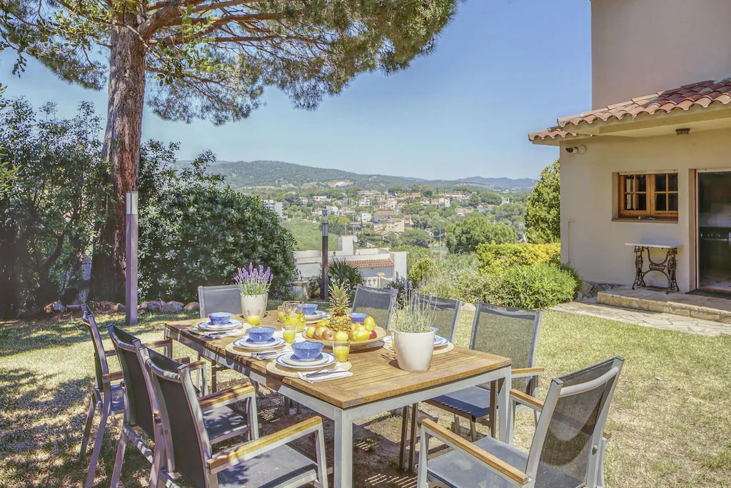 Villa in Arenys de Mar with incredible sea views.