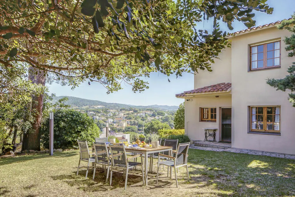 Villa in Arenys de Mar with incredible sea views.